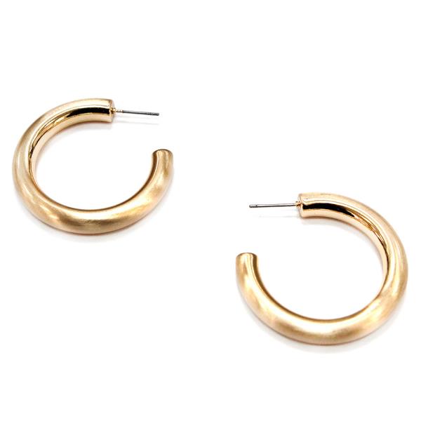 POLISHED METAL THICK OPEN HOOP EARRING