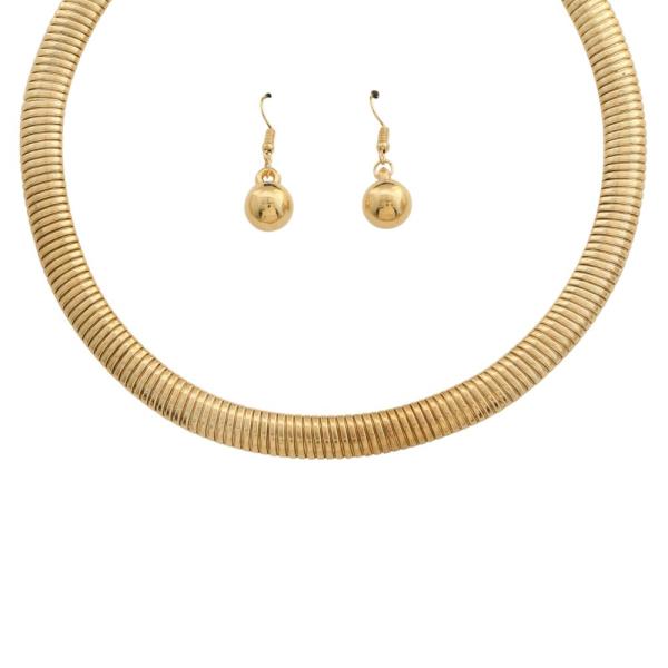 LINED METAL NECKLACE