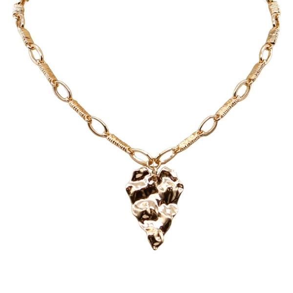 CHAIN HAMMERED HEART NECKLACE
