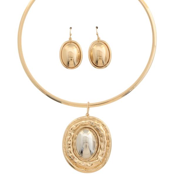 TWO TONE OVAL PENDANT METAL NECKLACE