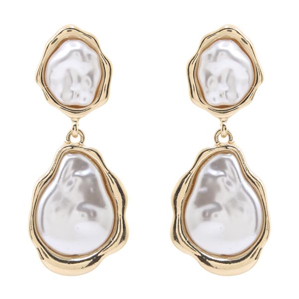PEARL DANGLE EARRING
