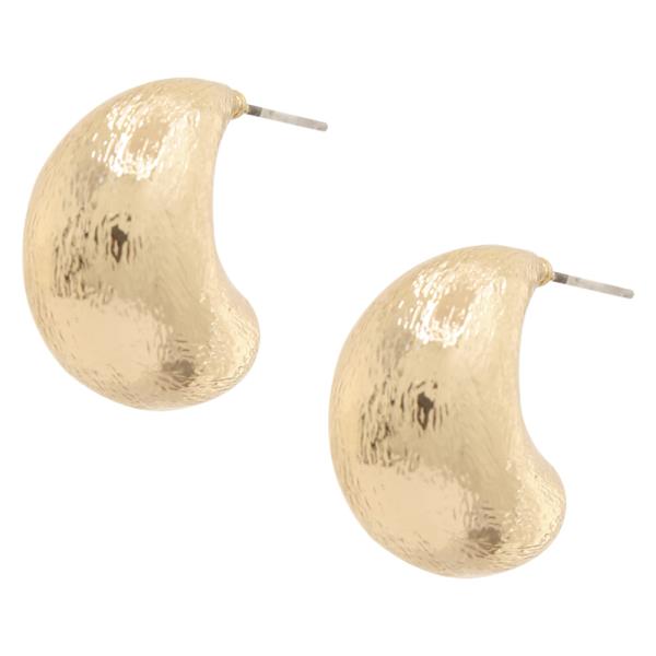 TEXTURED CRESCENT TEARDROP SHAPED EARRING