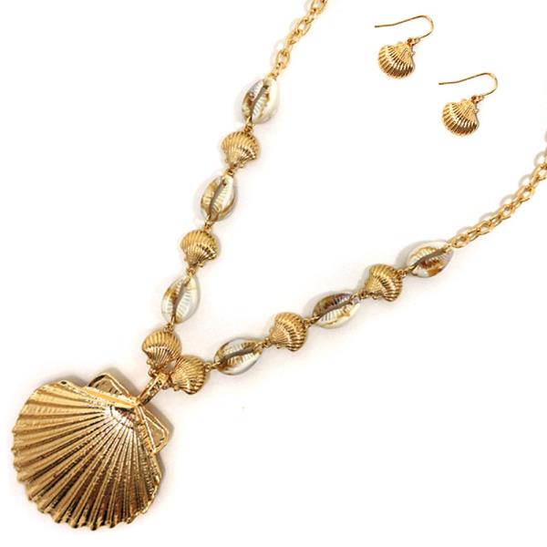 SEASHELL PENDANT W CHAIN EARRING SET