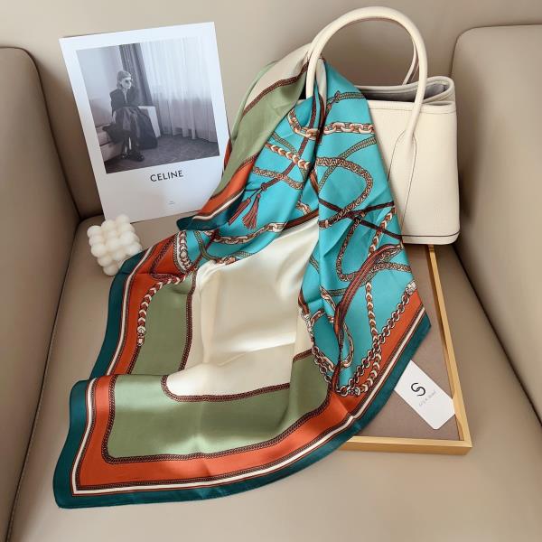 CHAIN PRINT SILKY BANDANA SQUARE NECK SCARF