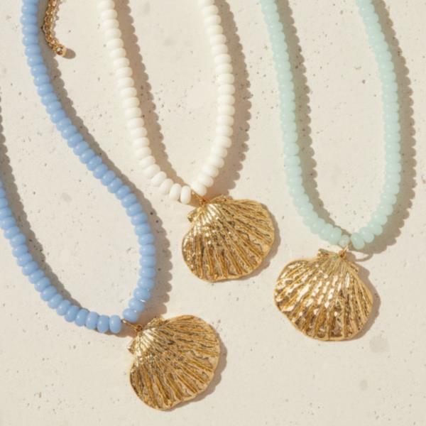 COLOR BEAD SHELL PENDANT NECKLACE