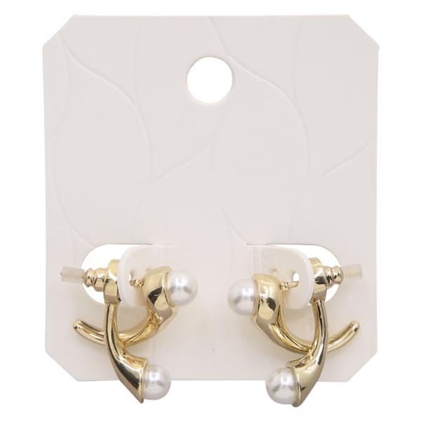 CURVE PEARL BACK METAL EARRING