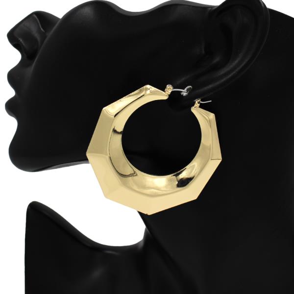 GEOMETRIC METAL HOOP EARRING