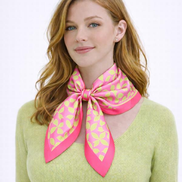 GEOMETRIC PRINT SQUARE SCARF