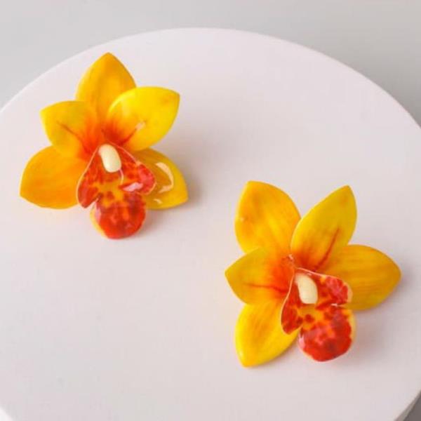 GLASS ORCHID EARRING