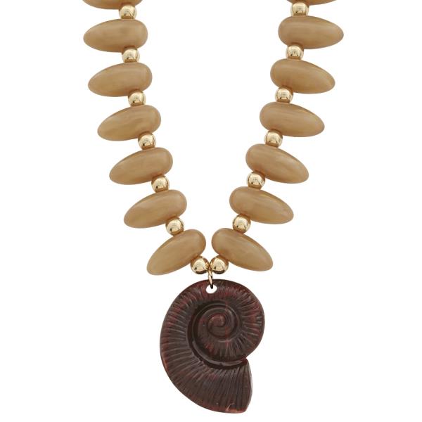 SHELL PENDANT BEAD NECKLACE