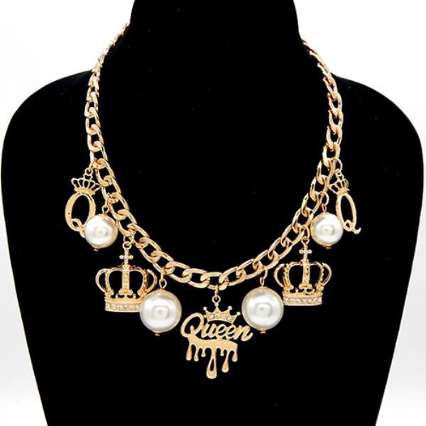 CHARM NECKLACE WITH A "QUEEN" AND ROYAL THEME