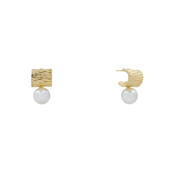 METAL C HOOP PEARL DROP EARRING