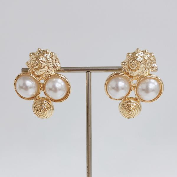 PEARL CLAM  SHELL EARRING
