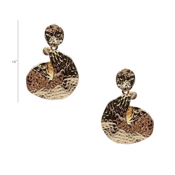 DANGLE EARRING