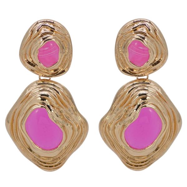 METAL WRINKLED W COLOR STONE DANGLE EARRING