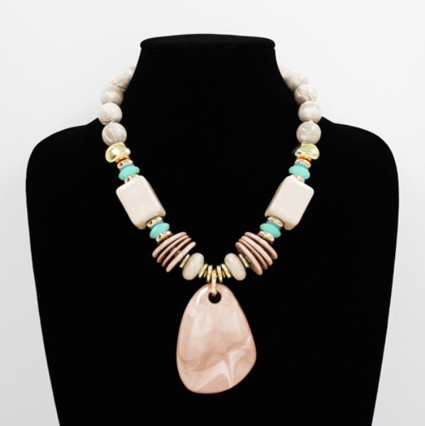 BEADED STONE PENDANT STATEMENT NECKLACE