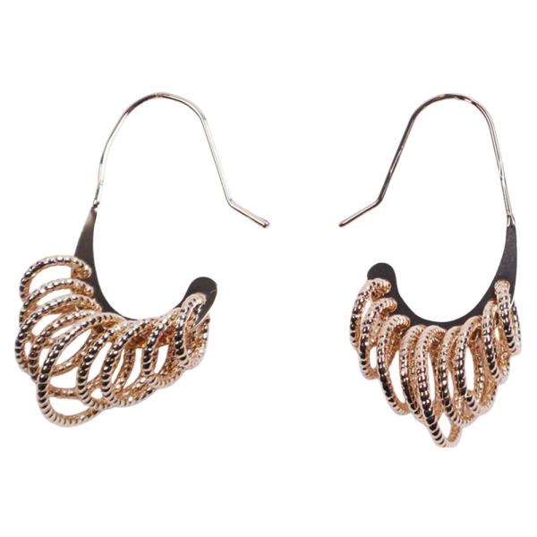 METAL CURVE HOOP EARRING