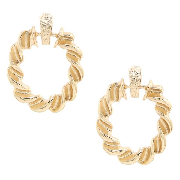 TWISTED STYLE HOOP EARRING