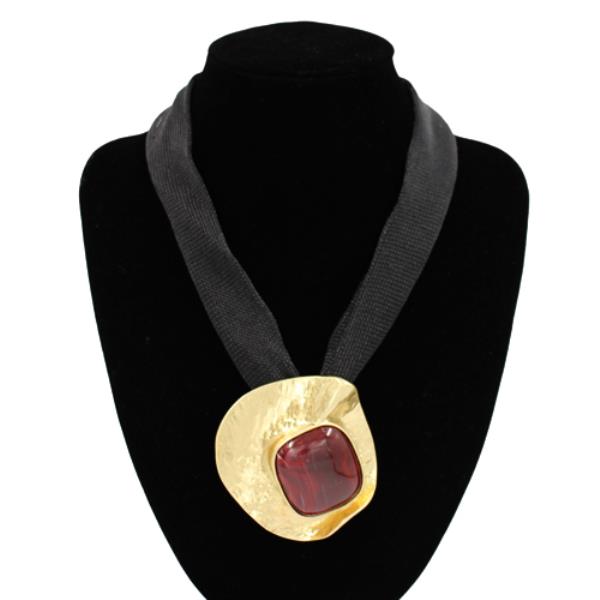 METAL STONE PENDANT NECKLACE
