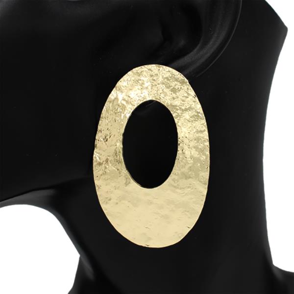 METAL HAMMERED OVAL STATEMENT EARRING