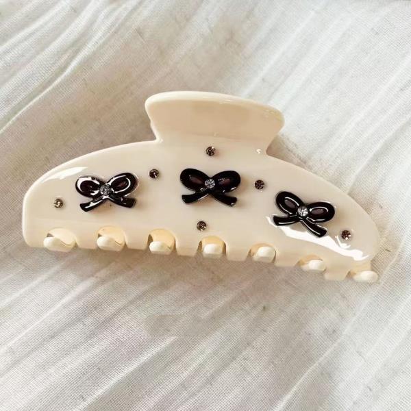 FLOWER DOT HAIR CLAW CLIP
