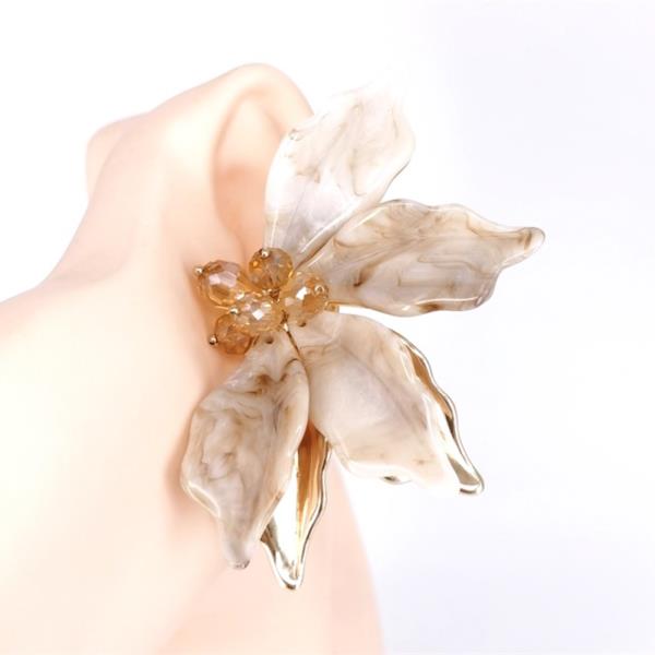 METAL FLOWER STUD STATEMENT EARRING