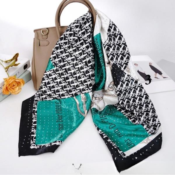 MONOGRAM CHAIN PRINT SILKY SQUARE BANDANA NECK SCARF