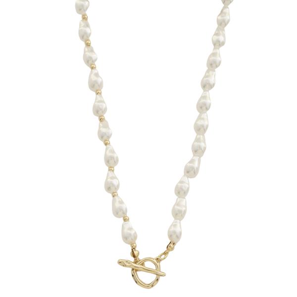 BAROQUE PEARL TOGGLE NECKLACE