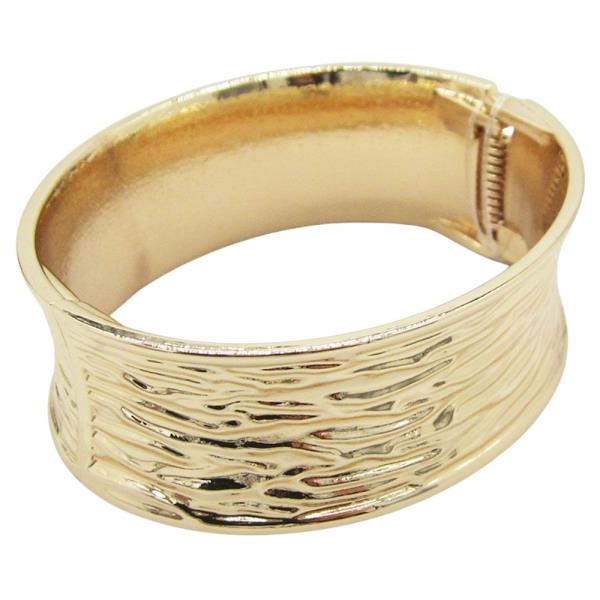 HAMMERED METAL HINGED BRACELET