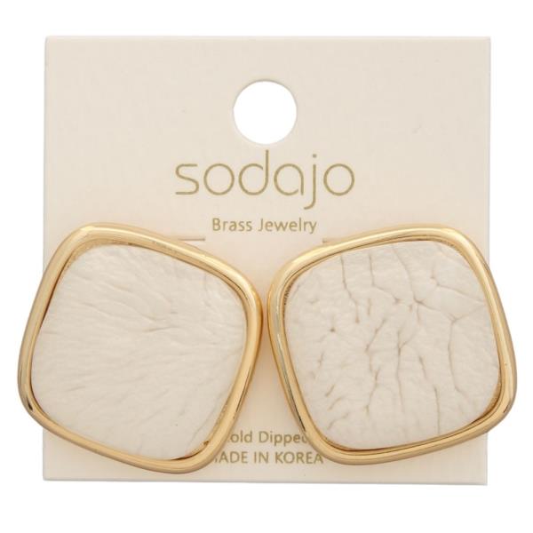 SODAJO GOLD DIPPED TEXTURED CENTER POST EARRING