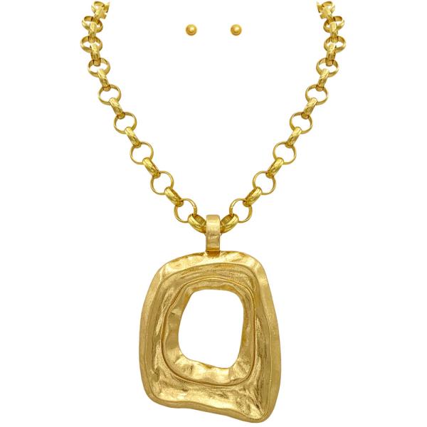 BOLD ARTISAN PENDANT NECKLACE